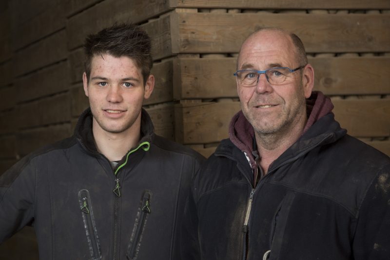 Vader Koos en broer Gijs Sturm nemen de honneurs waar voor zoon/broer Max, die voor zijn studie in het buitenland verblijft.