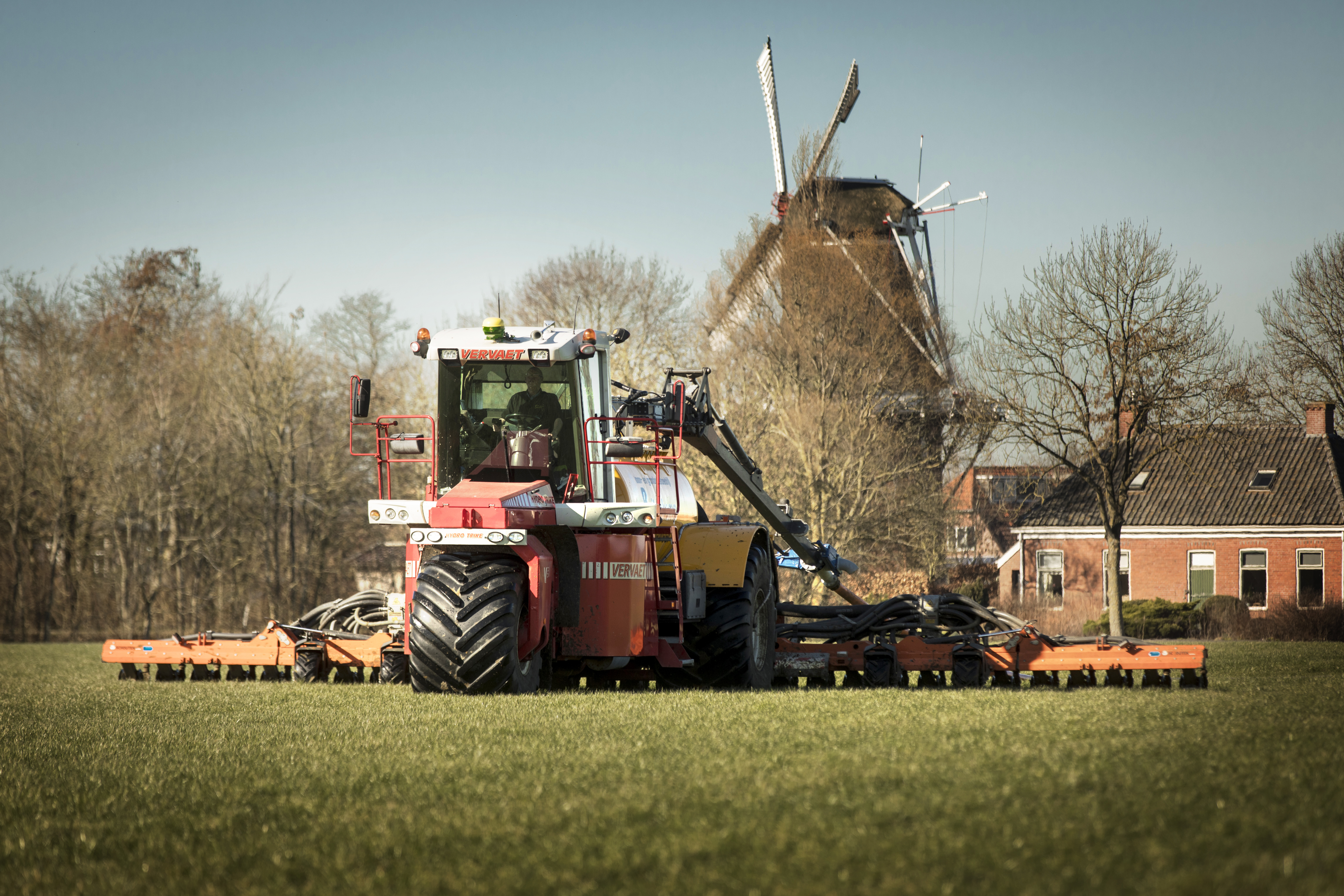 Plaatsspecifiek bemesten met behulp van de NIR (Nabij Infra Rood)-sensor door loonbedrijf Wieringa bij NPPL-deelnemer Ad van de Velde in Kantens (Gr.).
